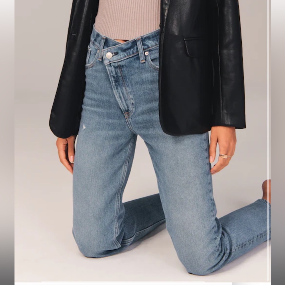 A&F 90s straight jean